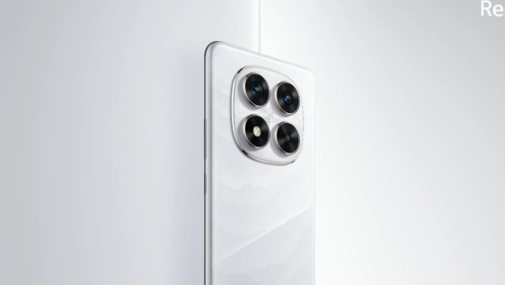Redmi Note 14 Pro+强势登场：6200mAh硅碳电池搭配90W疾速快充技术