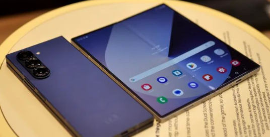 三星Galaxy Z Fold6：革命性升级，首度实现在折叠模式下录入指纹